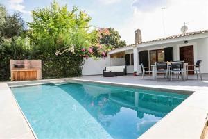 Charming Casa Pequeña in Tranquil Residential Area