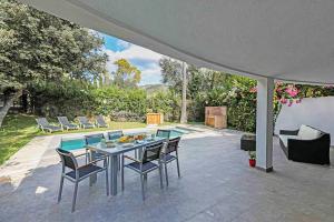 Charming Casa Pequeña in Tranquil Residential Area