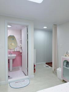 Awesome Day Pastel Stay 3min Banwoldang Station near Dongseong-ro