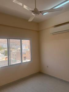 apartment ruwi, spar,gym building