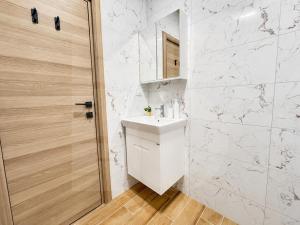 1BR Golden Urban Hive with Parking