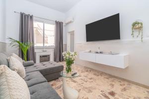 Avola Center Home