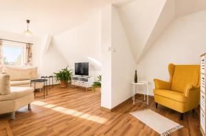 Forest House near Klínovec with 5 Independent Apartments