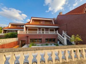 Villa Marinera - En urbanización con jardines y piscinas