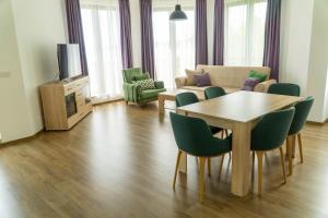 Spacious Family Apartment Near the Sea