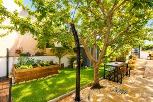 Apartment with Jacuzzi and Beautiful Garden