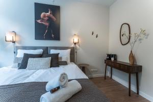 Private room for 2, shared kitchen, flexible bed