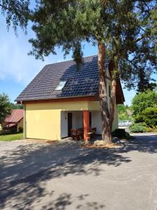 Resort Koloděje-žlutý dům