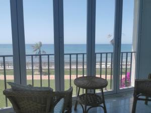 Dona Lola Sandra - Frontline beach house with full sea views within a short drive to Marbella - Costa del sol CS108