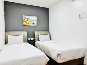 Travelers Majestic Retreat Hotel, Located in the Heart of Melaka, Walk 10 mins to Melakas Attraction Site