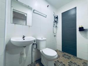 Travelers Majestic Retreat Hotel, Located in the Heart of Melaka, Walk 10 mins to Melakas Attraction Site