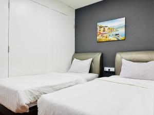 Travelers Majestic Retreat Hotel, Located in the Heart of Melaka, Walk 10 mins to Melakas Attraction Site
