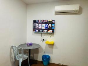 Travelers Majestic Retreat Hotel, Located in the Heart of Melaka, Walk 10 mins to Melakas Attraction Site
