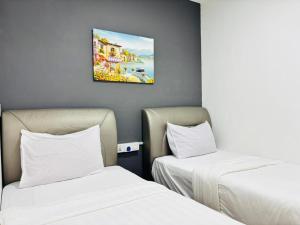 Travelers Majestic Retreat Hotel, Located in the Heart of Melaka, Walk 10 mins to Melakas Attraction Site