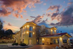 Travelodge by Wyndham Golden-Denver