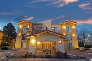 Travelodge by Wyndham Golden-Denver