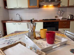 Tavernola Suites - A stones throw from the ferry
