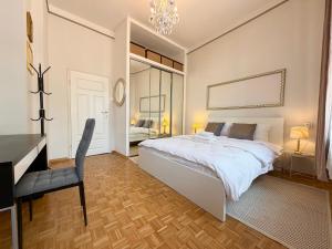 Starówka Charming Apartment by BookingHost