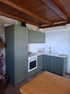 Hill Pool House, Kaštel Kambelovac Retreat