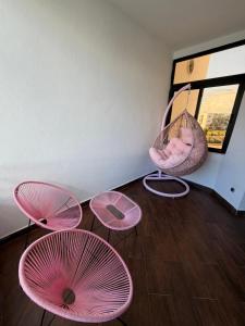 Bright 1BR Apartment with Pool Beach Nearby