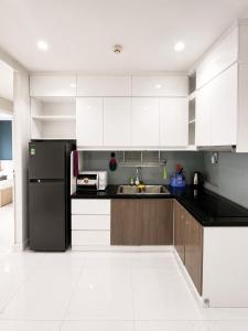Lafayette 2BR City View - Terra Royal Apartment near Pink Church