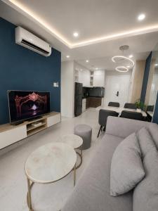 Lafayette 2BR City View - Terra Royal Apartment near Pink Church