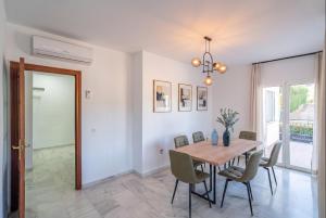 Cubos Lauro Golf Apartment Pool & Terrace
