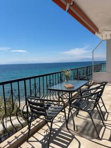 Zeus balcony