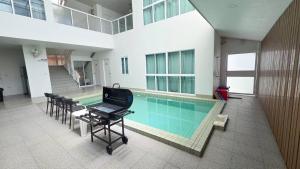 The Inn10 Pool Villa Pattaya, Entire 5-9 BR, Please view photos before booking