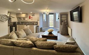 Hillhouse Hideaway
