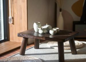 스테이근처, Stay Geuncheo, Cozy Private House Near Jeju Airport, Stone Walls, Soaking Tub & Hotel Bedding