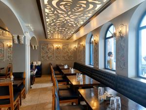 Maya Hotel & Restaurant