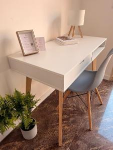 Chic room with balcony near Alicante center