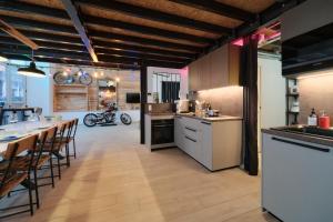 Immersive loft, 2 bedrooms, downtown, parking