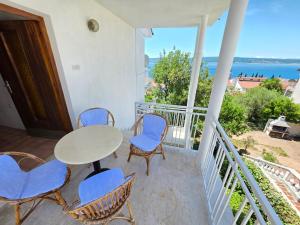 BED Apartment with 3 bedrooms and balcony