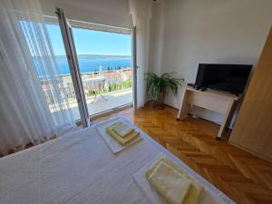 BED Apartment with 3 bedrooms and balcony