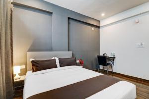 Townhouse Ecity Inn