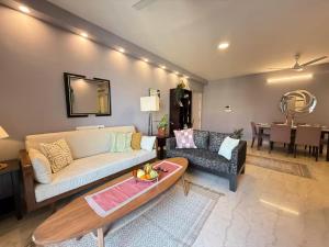 ConnektHomes - 5 Star Luxury 2Bed2Bath Nr Asian Heart BKC - Pool