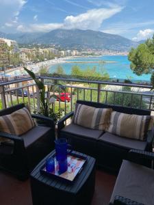 Appartamento Fronte Mare con Terrazza McGregors Seaview