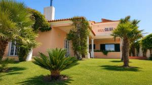 Luxury Coastal Villa with Heated Pool Basketball Court & Ocean Views near Lisbon
