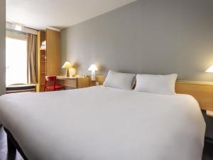 ibis Rochefort