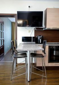 Sunny Apartment with Large Terrace & Pool Access by Flat Manаger