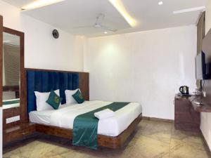 Cosmos Lite Hotel - Vijay Nagar