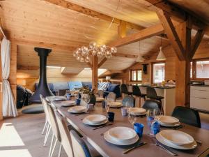 Chalet 4★, 15 pers, La Clusaz, sauna, centre village, 7 chambres - FR-1-304-177