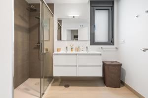Modern 3-Bedroom Apartment Camarate Hills RDR556