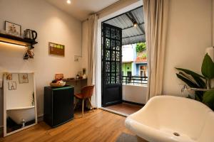 Saigon Hideout Home Self Check in, Netflix & Chill