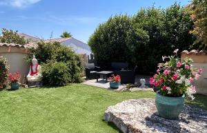 2 hébergements - 10 couchages - parking, piscine, jacuzzi - convivialité