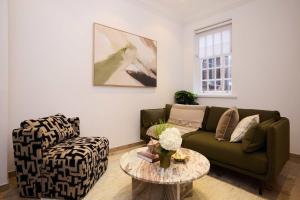 Monochrome & Marble on Hamilton Terrace