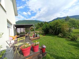 Maison familiale 4 chambres, terrasse, jardin et vue sur les montagnes