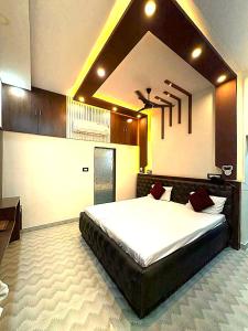 Premium Hotel EXO-Near Temple and Ghat#Parking and Comfort Stay#Premium Service